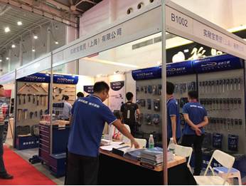 助力改裝,藍(lán)點(diǎn)亮相武漢國際汽車后市場博覽會